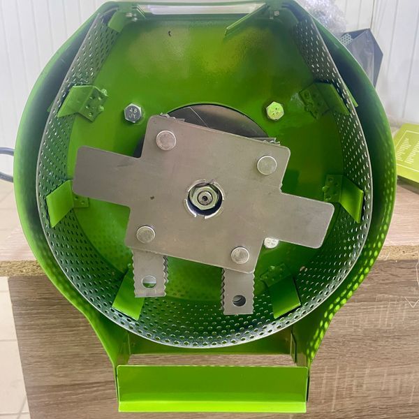 Зерноподрібнювач Procraft PCM3000 &mdash; 2500 Вт, 200 кг/год, металевий бункер, 5 решіт 903000 фото