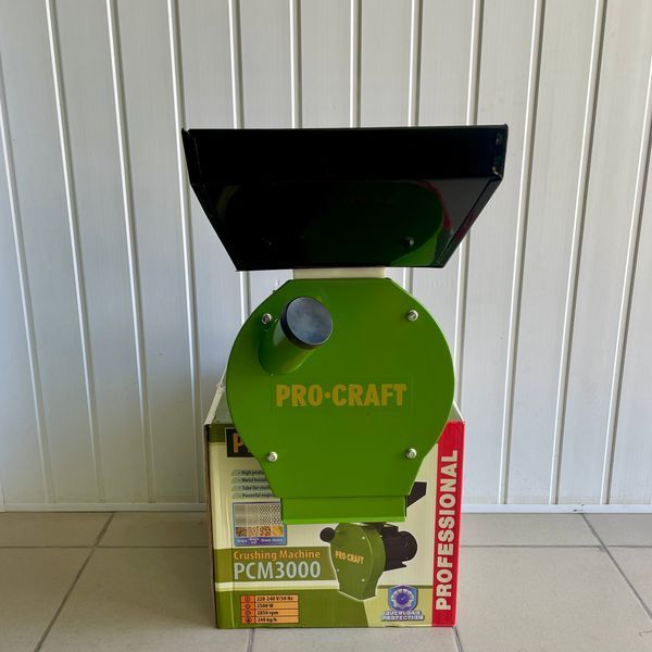 Зерноподрібнювач Procraft PCM3000 &mdash; 2500 Вт, 200 кг/год, металевий бункер, 5 решіт 903000 фото