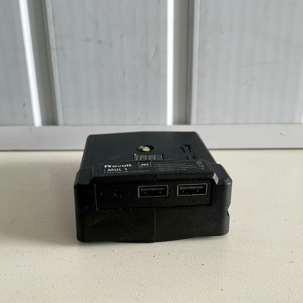 Адаптер USB із ліхтариком на батарею 20 вольт Revolt MUL 1 r0053 фото