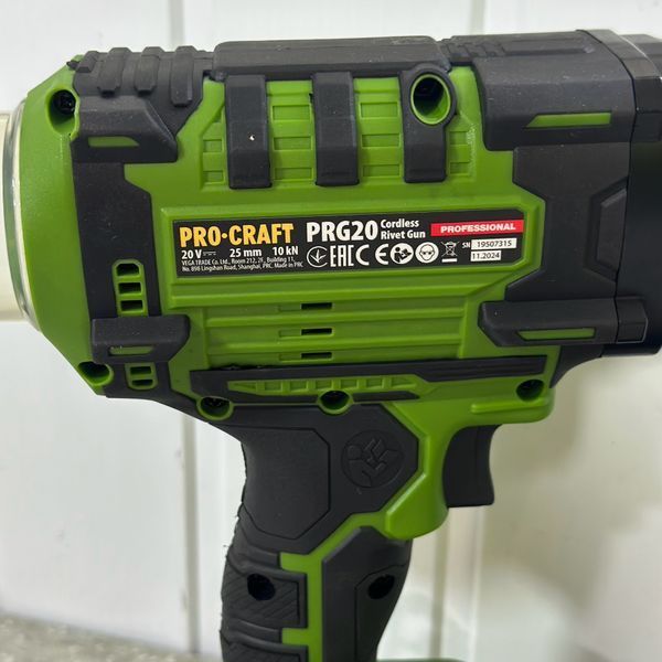 Акумуляторний заклепувальний пістолет Procraft PRG20 &mdash; з 2 АКБ 4 А&middot;г та зарядним, бездротовий заклепочник 20 В 030264 фото